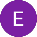 Lila Buchstaben auf violettem Hintergrund.